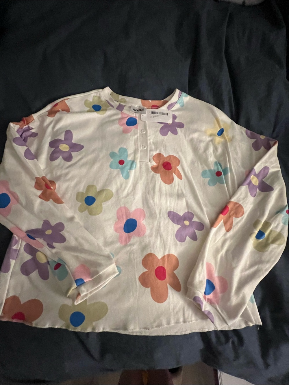Daisy Days Lounge Set (NWT) White Floral, Size Small (includes top & shorts) - Picture 4 of 12